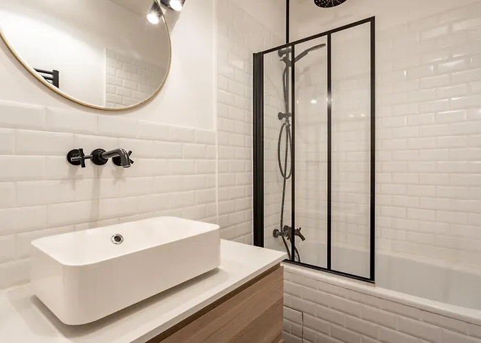 Montmartre // Lovely Flat For ! Paris